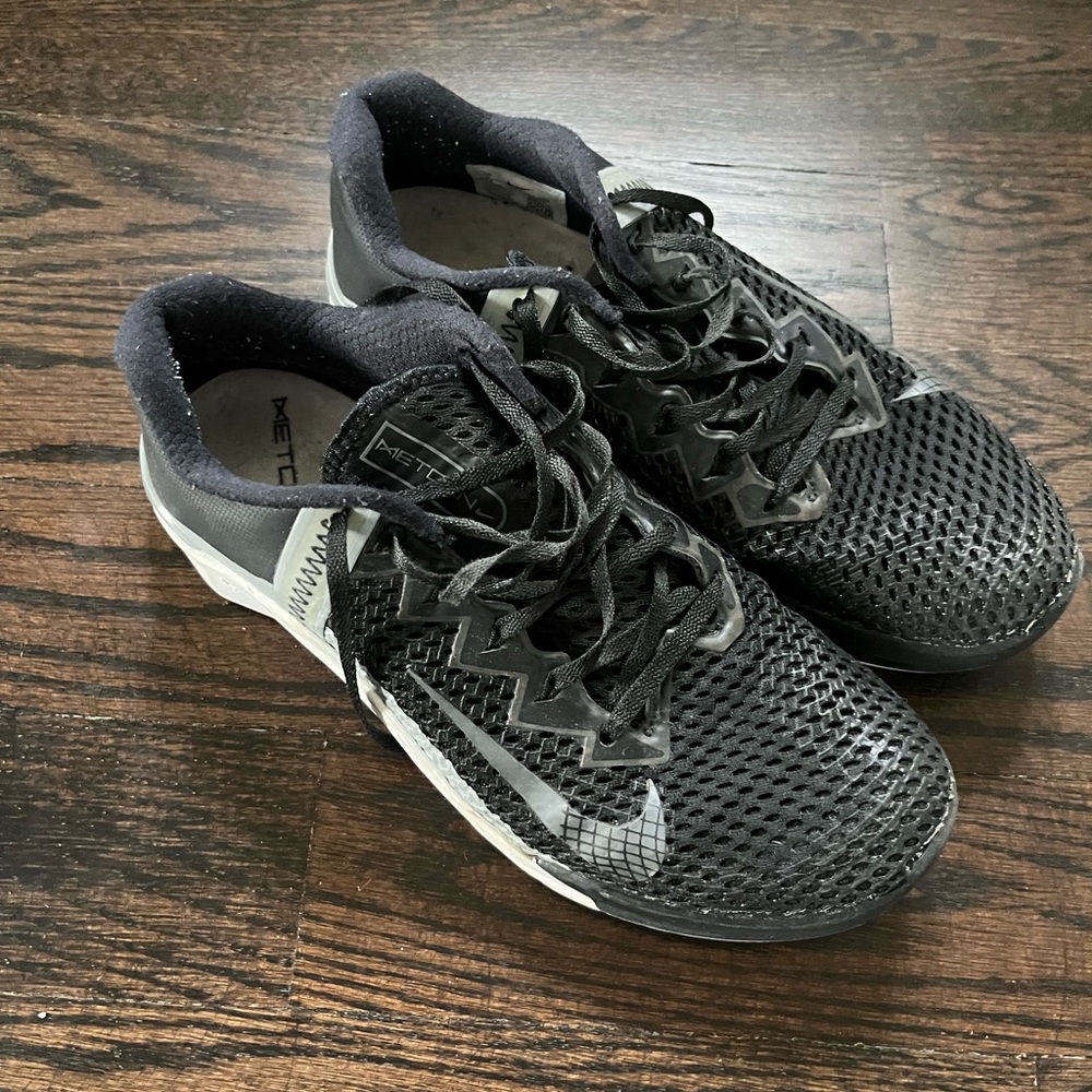 Nike Metcon 4 in Black with White sole